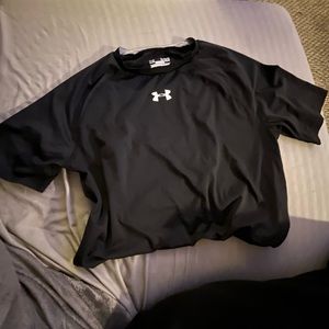 BLACK UNDER ARMOUR SHIRT